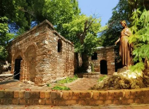 İzmir Çeşme Alaçatı Kuşadası Şirince Efes Pamukkale Turu 2 Gece Otel Konaklamalı