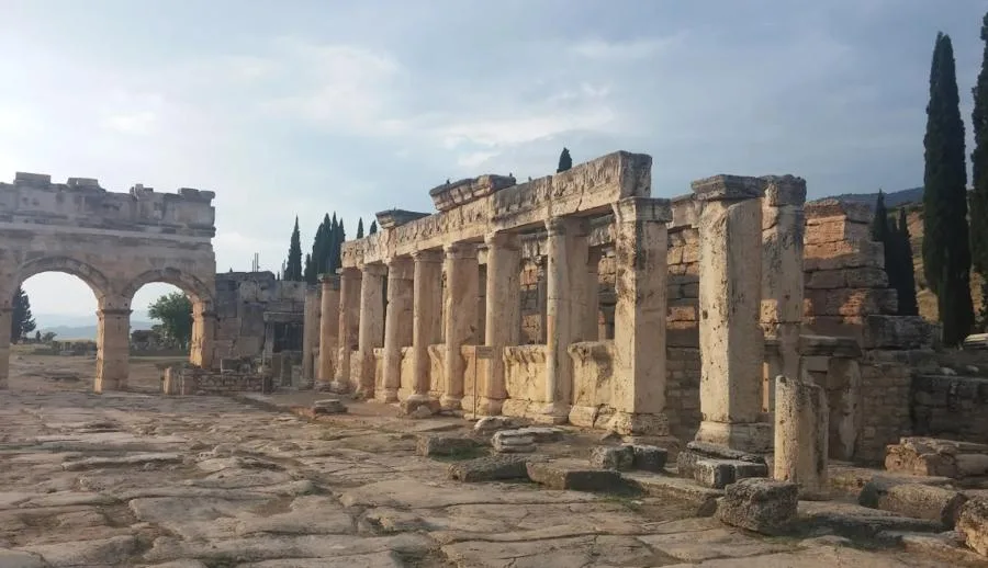 Lavanta Tarlaları Salda Gölü Pamukkale Çeşme Alaçatı Ilıca Turu / 1 Gece Otel Konaklamalı
