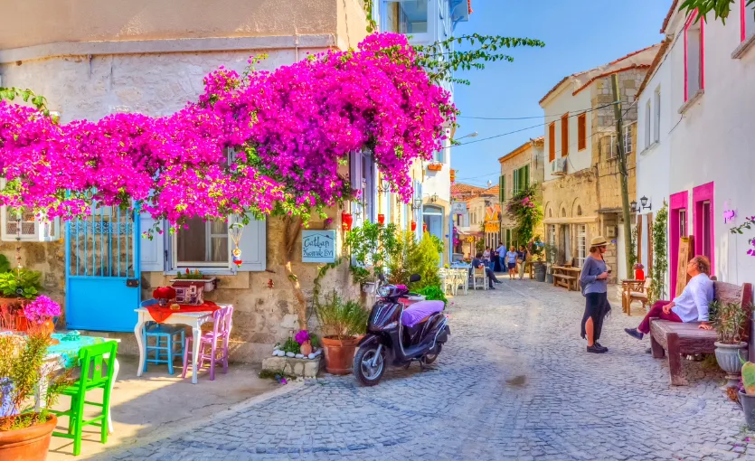 Salda Gölü Pamukkale Çeşme Alaçatı Turu / 1 Gece Otel Konaklamalı