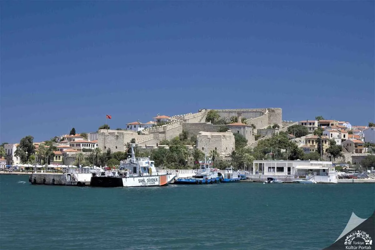 Salda Gölü Pamukkale Çeşme Alaçatı Turu / 1 Gece Otel Konaklamalı