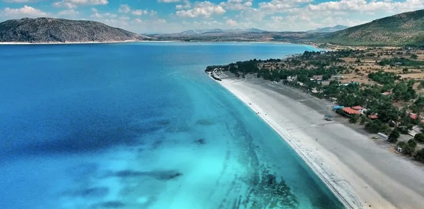 Salda Gölü Pamukkale Çeşme Alaçatı Turu / 1 Gece Otel Konaklamalı