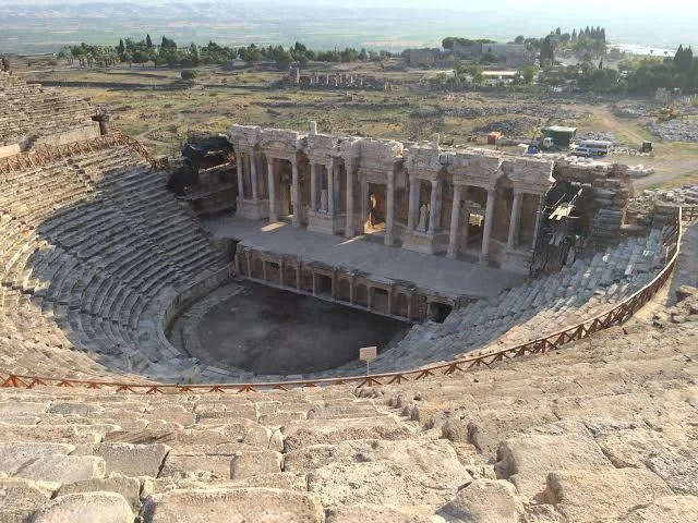 Salda Gölü Pamukkale Çeşme Alaçatı Turu / 1 Gece Otel Konaklamalı